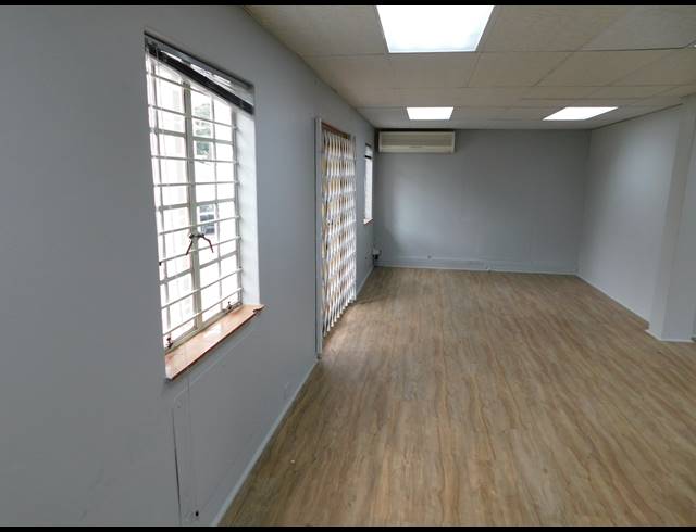 90M² OFFICE TO LET IN FERNDALE